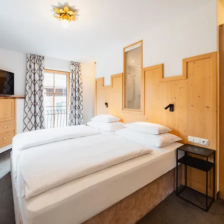 Schindler Hotel 3*